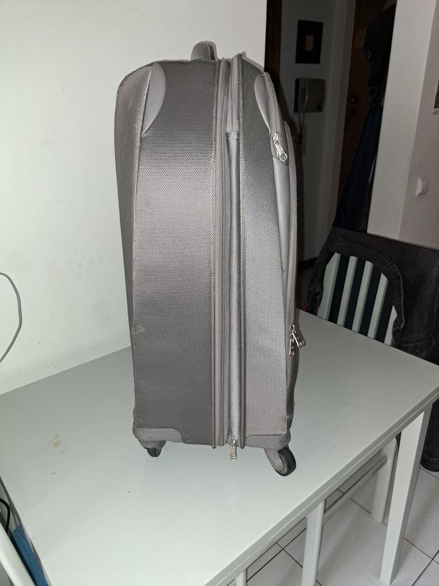 Vendo uma mala da Samsonite 70  litros em bom estado