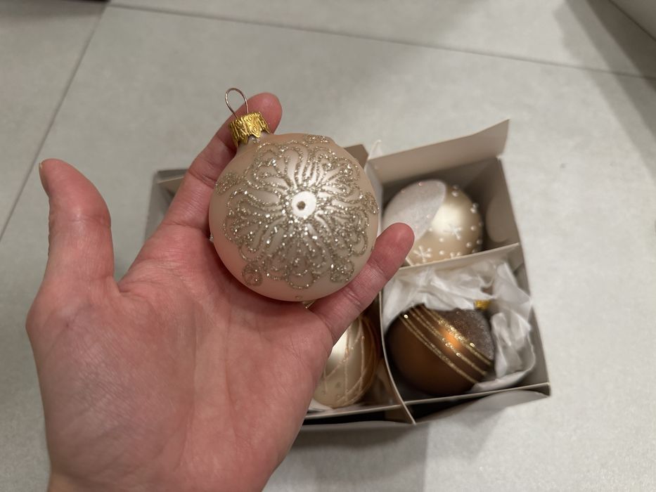 Ялинкові прикраси кулі кольору шампань, беж, золото