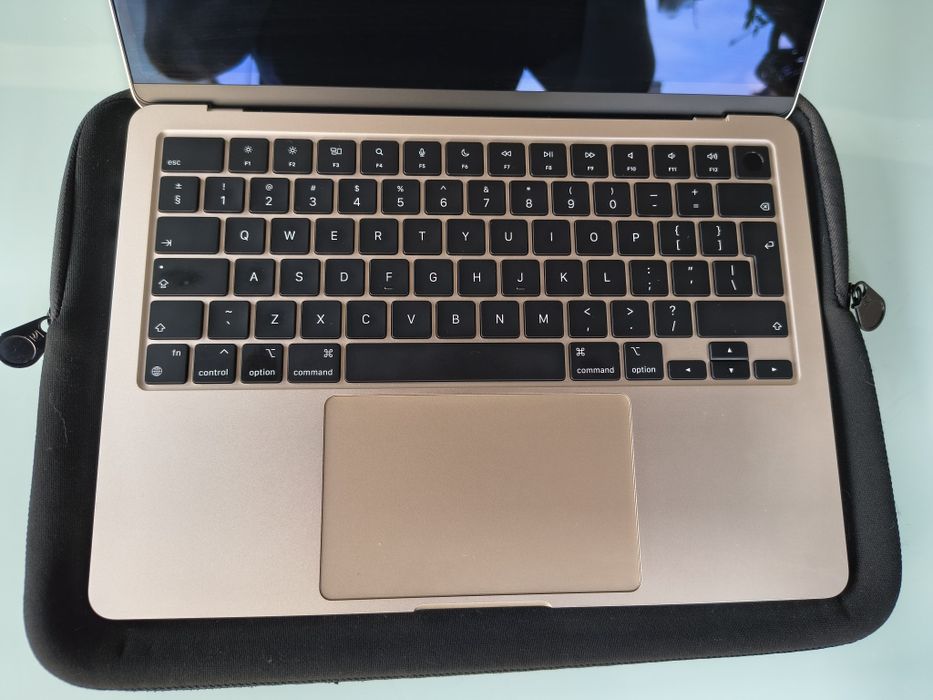 Apple MacBook Air 13,6" M2 8GB RAM 256GB Dysk macOS Księżycowa Poświat