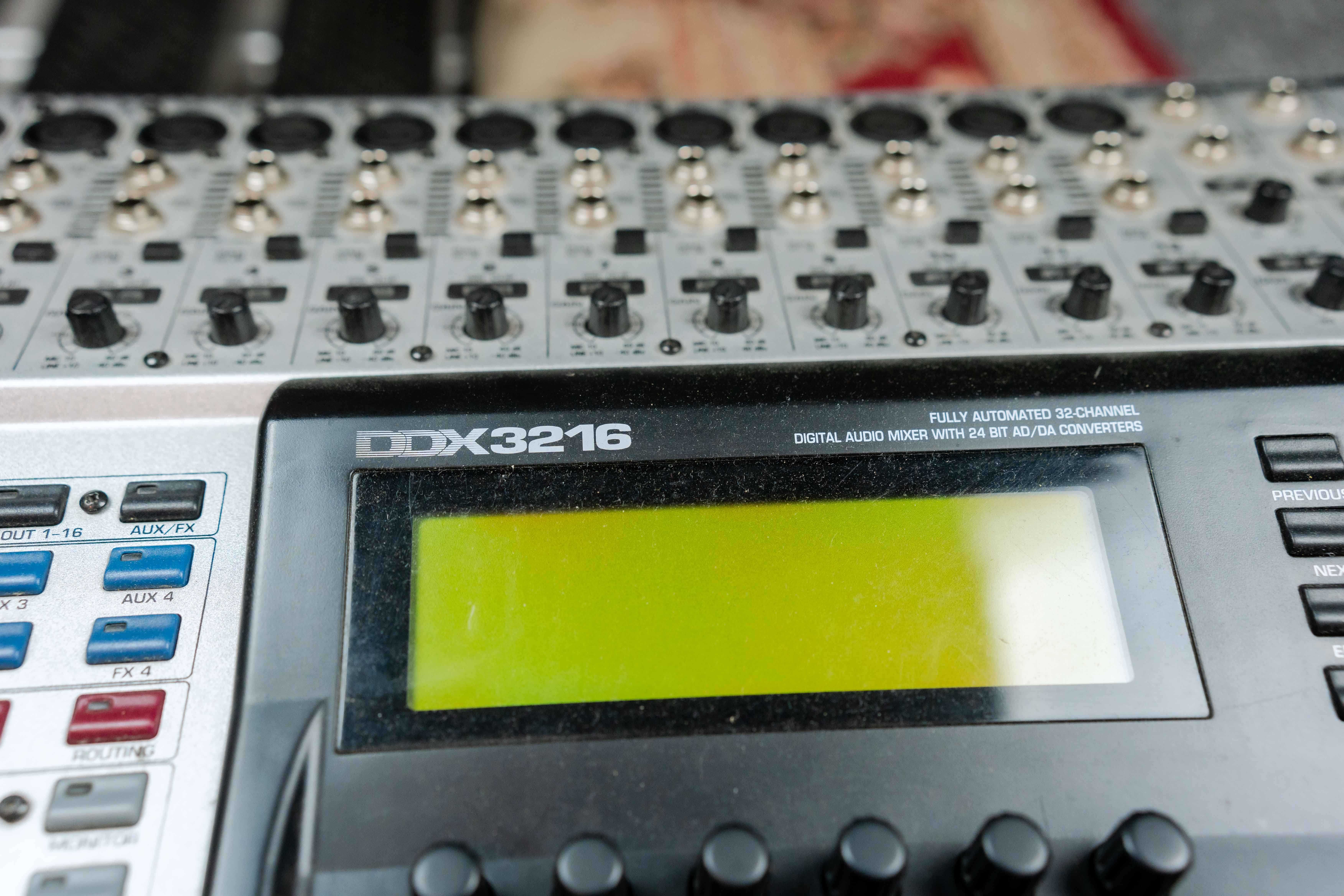 Mikser cyfrowy Behringer DDX3216