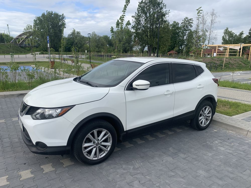 Nissan Qashqai  benzynka  2.0