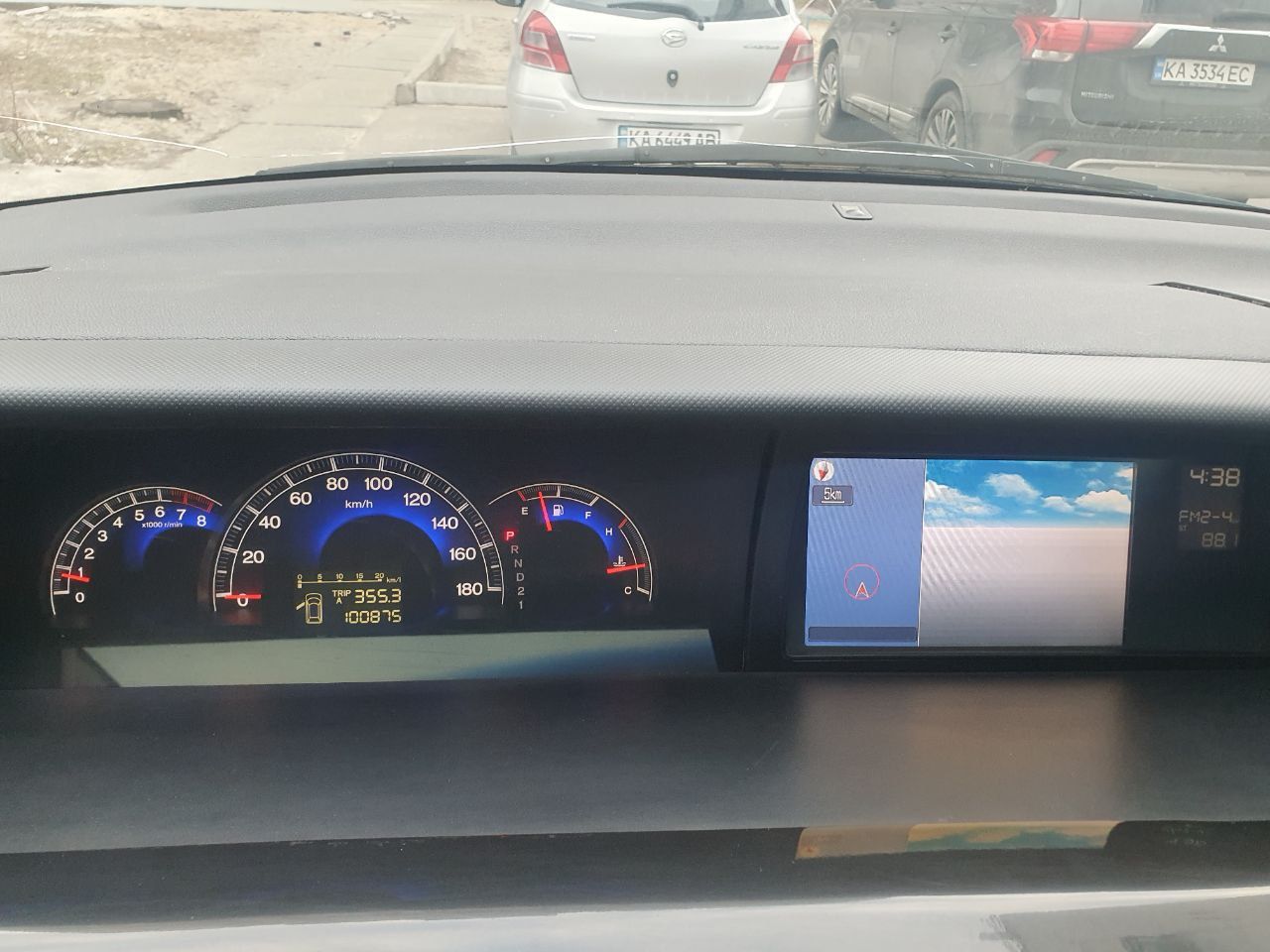 Мінівен Honda Elysion на 8 місць