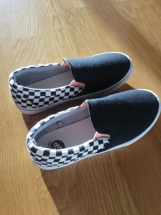 Sapatos slip on NOVOS