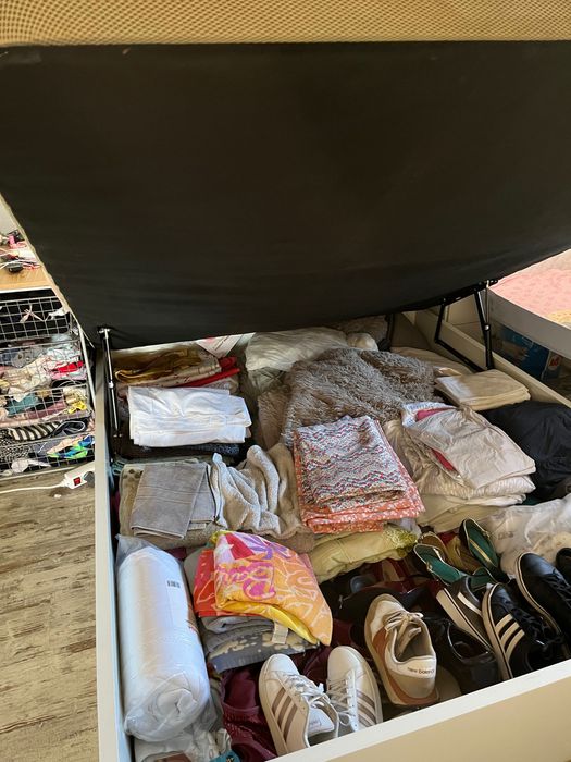 SOMMIER Cama casal + cabeceira + mesa de cabeceira