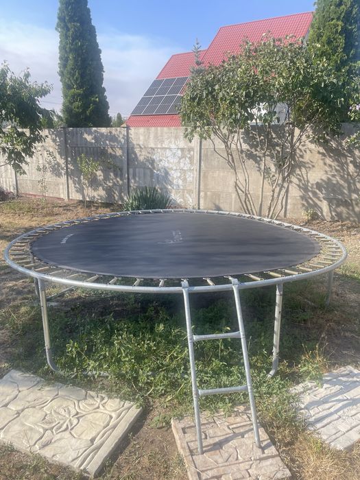 Батут для дорослих і дітей