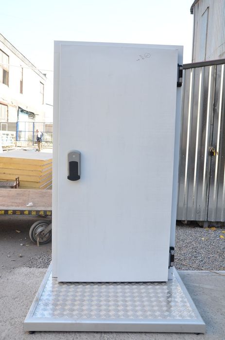 Холодильні/морозильні двері в камеру