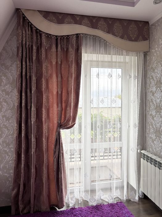 Продаються штори,ламбрекени. Ціна 3000грн
Ламбрекени довжина 175с