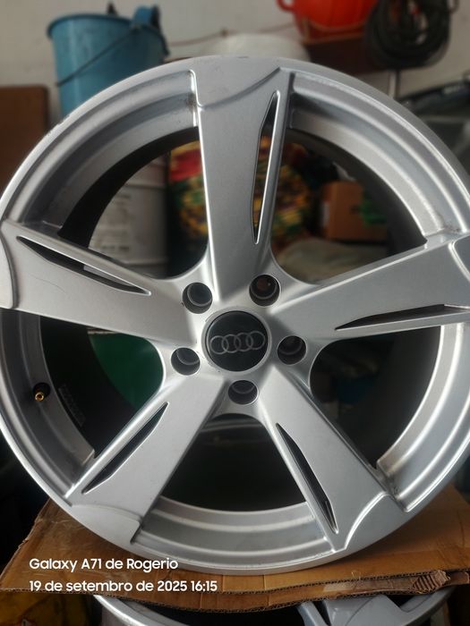 Jantes 8.5" 5/112  uma delas ligeiro toque numa aba