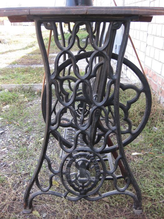 Чугунная станина швейной машины Singer Зингер