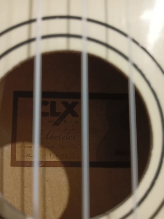 Ukulele białe używane