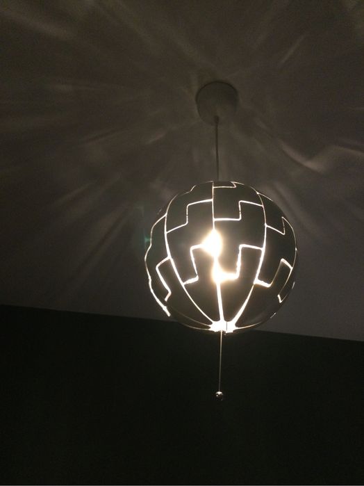 Lampa wisząca, żyrandol IKEA PS 2014 biało srebrna kula średnia