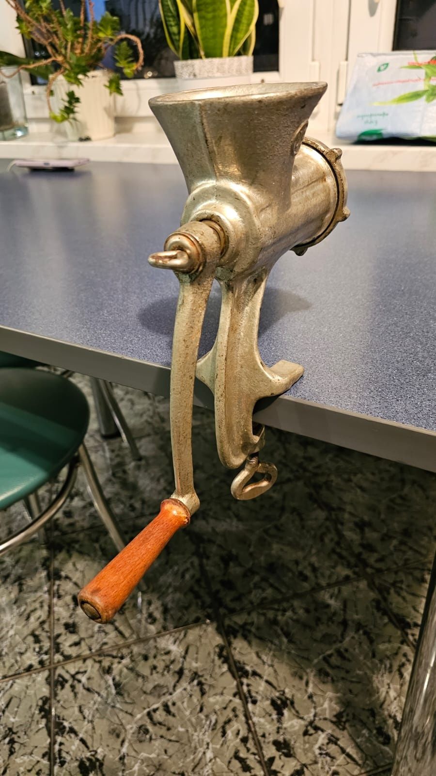 Maszynka do mielenia mięsa, mechaniczna, ręczna, sprawna