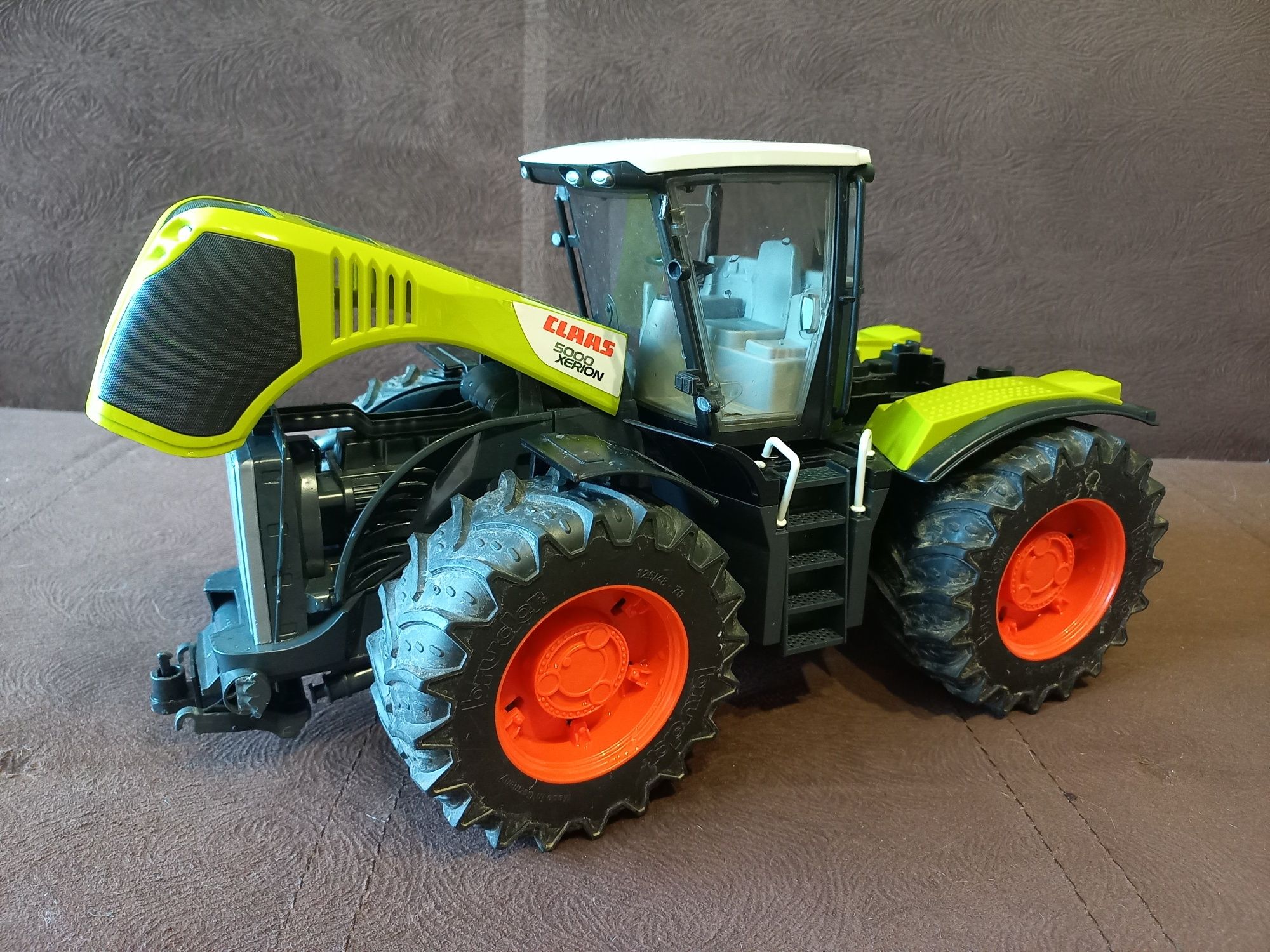 Трактор Bruder 03015 Claas Xerion 5000, масштабна модель 1:16