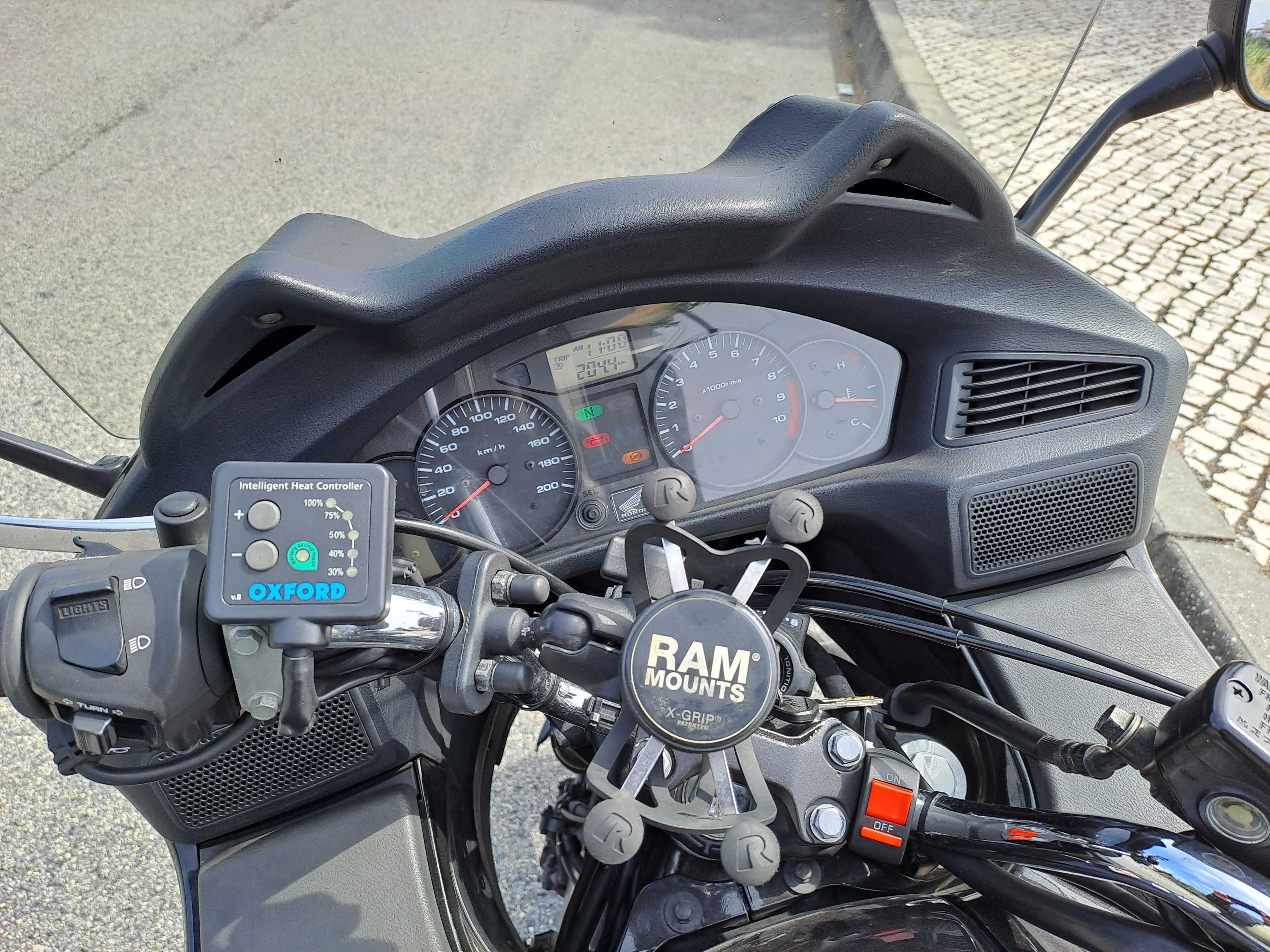 Honda Deauville 700, de 2011, com 36 000Km