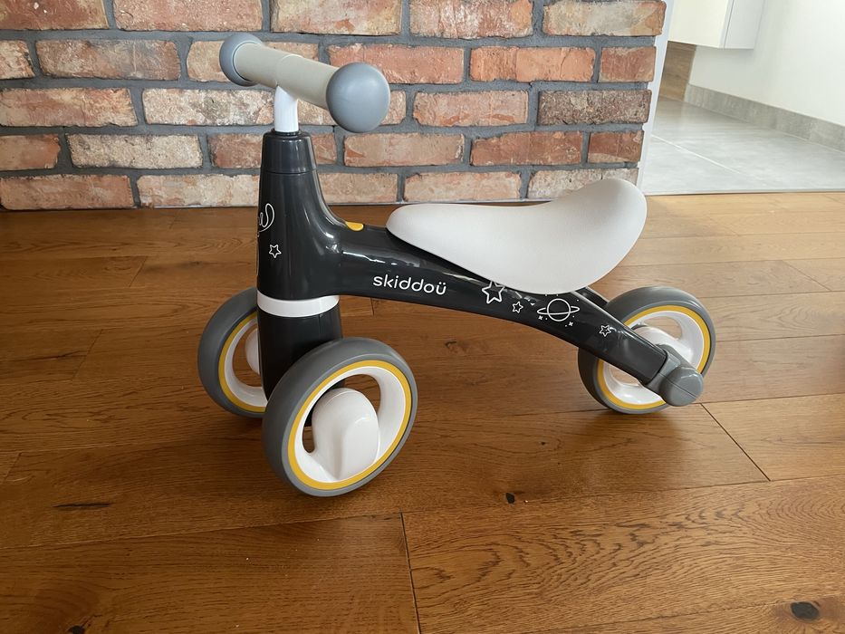 skiddou Berit rowerek trójkołowy jeździk