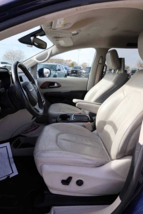 Chrysler Pacifica Touring-L Plus      2017