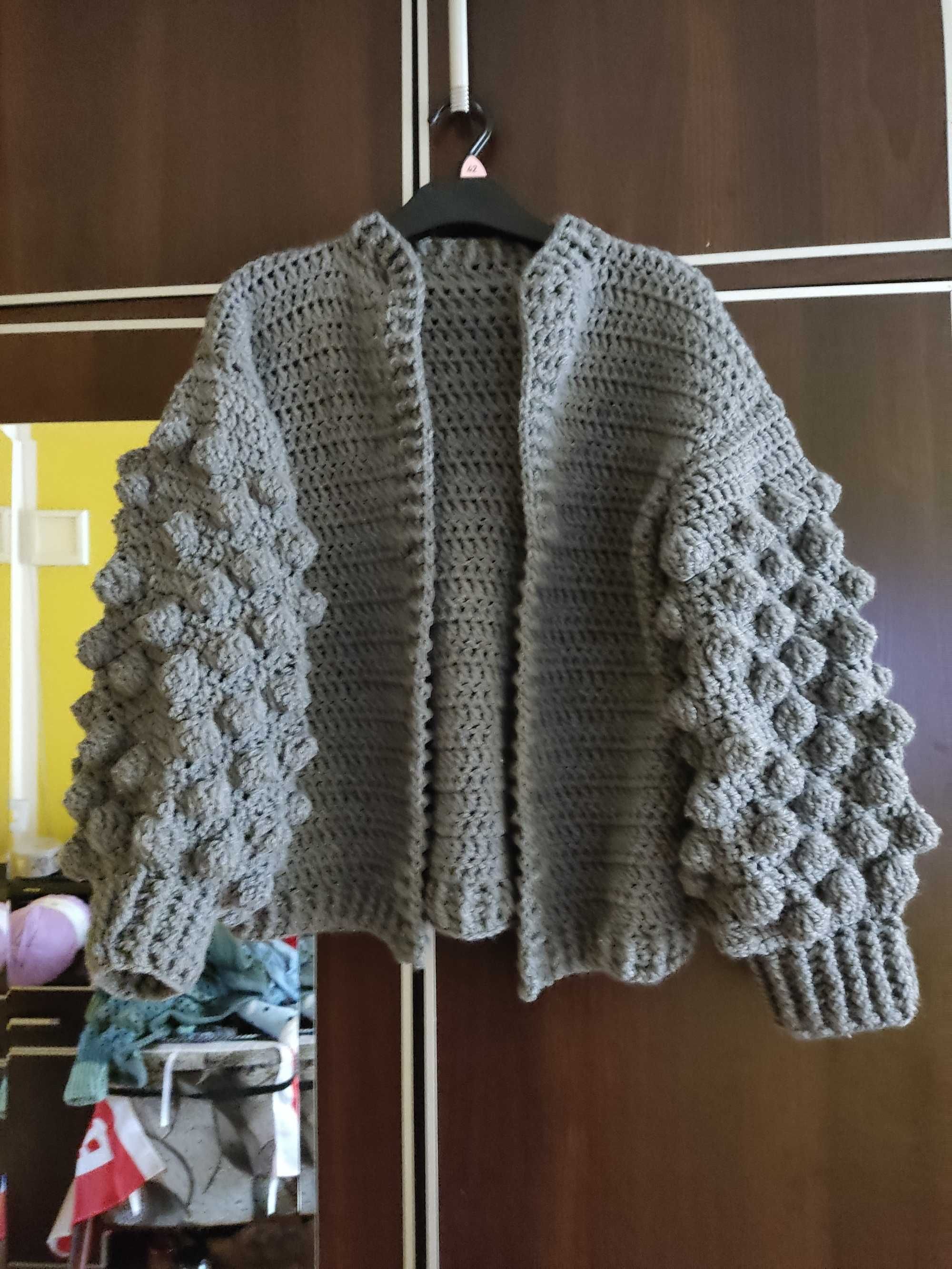 Sweter na szydełku