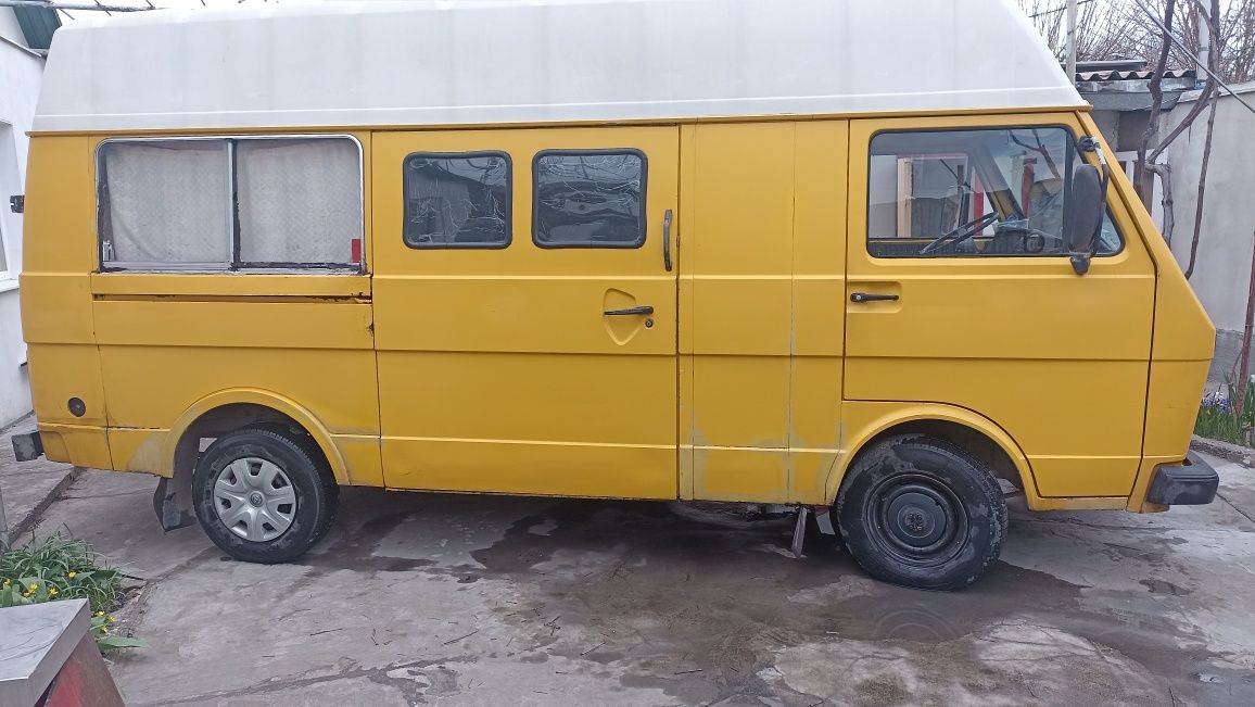 Фольксваген LT 35 микроавтобус грузовой.