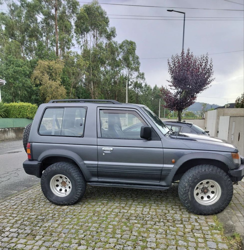 Mitsubishi Pajero 2.5 TD 4x4 (1993) – Clássico em Excelente Estado!