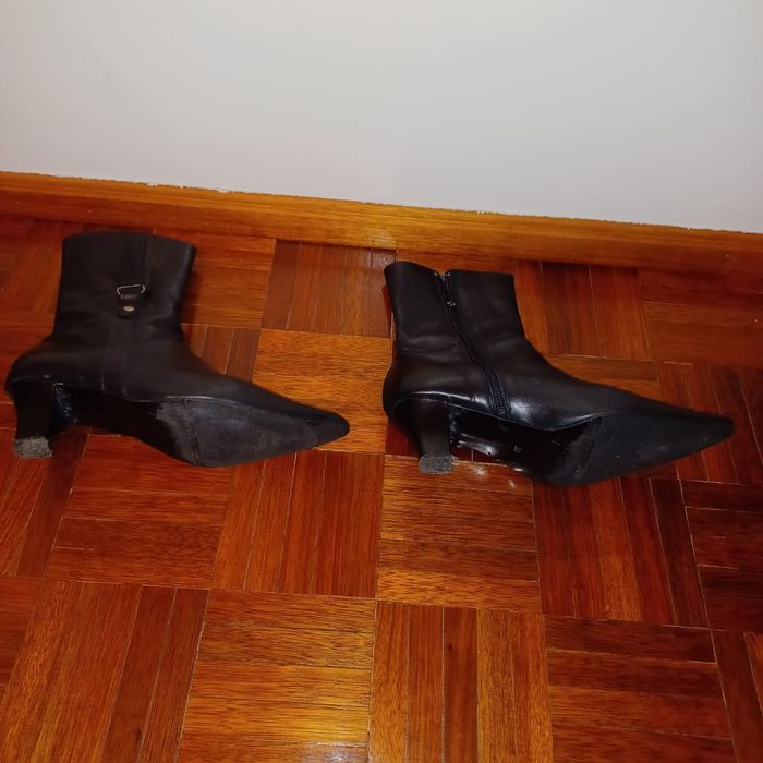 Bota de senhora em pele