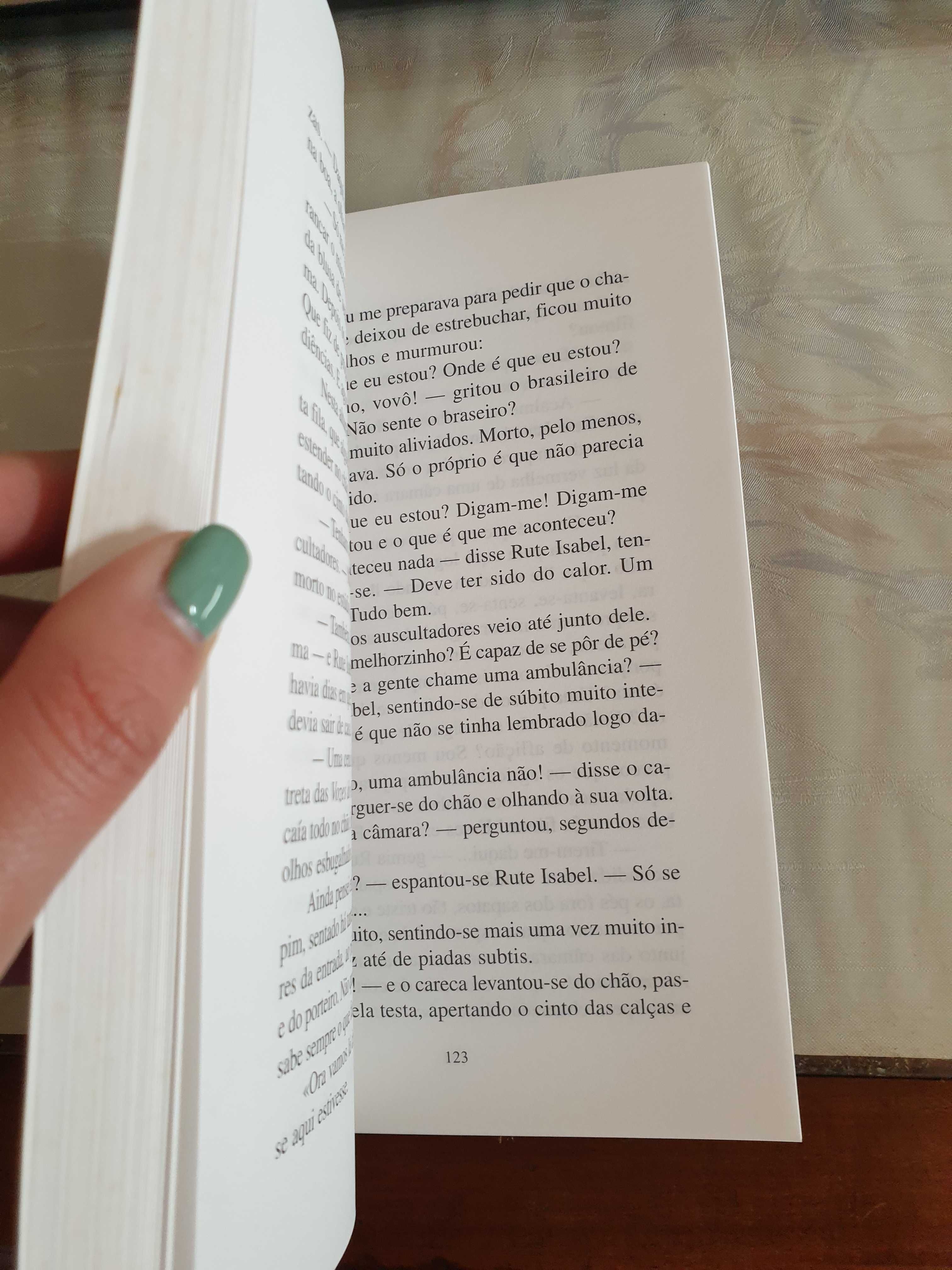 Livro " Um Fio de Fumo nos Confins do Mar"