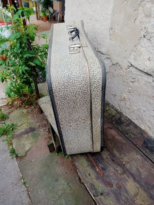 продам  чемодани