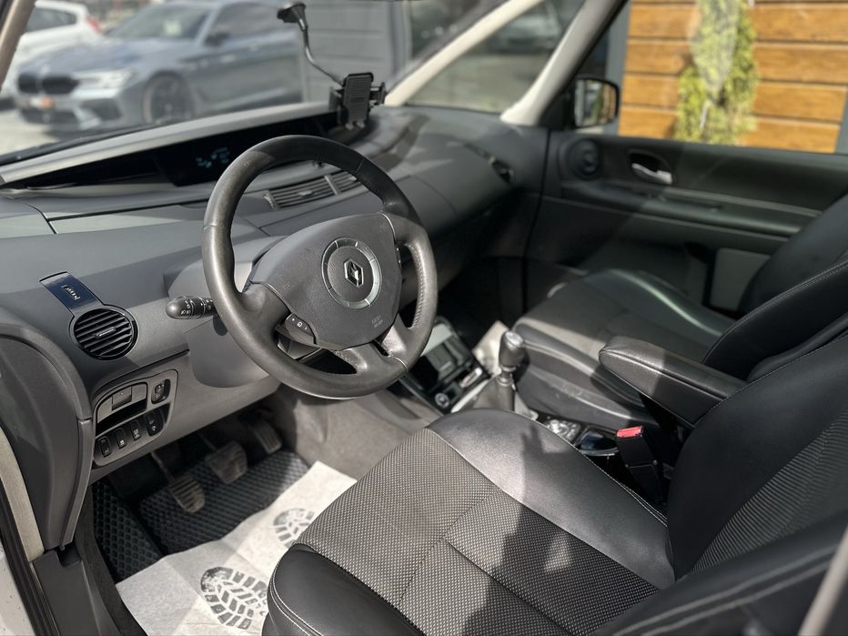 RENAULT ESPACE 2011р, 2.0 дизель, механіка, передній привід
