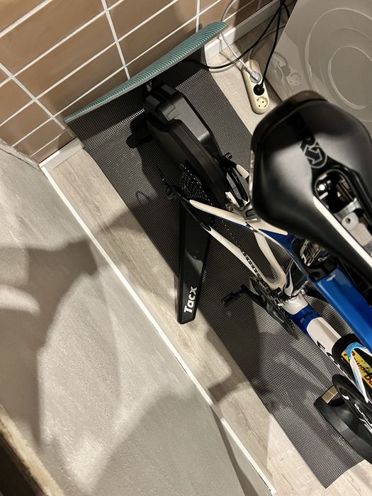 Rolo interativo Tacx Flux S