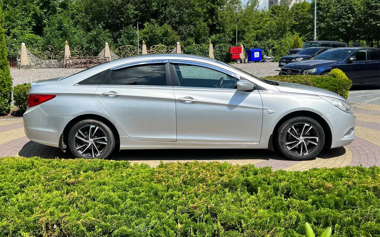 Hyundai Sonata 2011