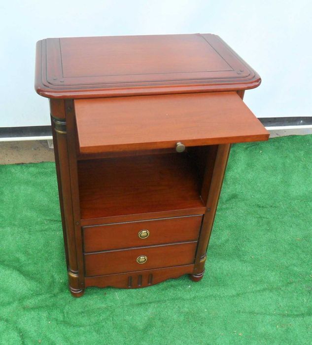 Móvel de apoio em madeira cerejeira