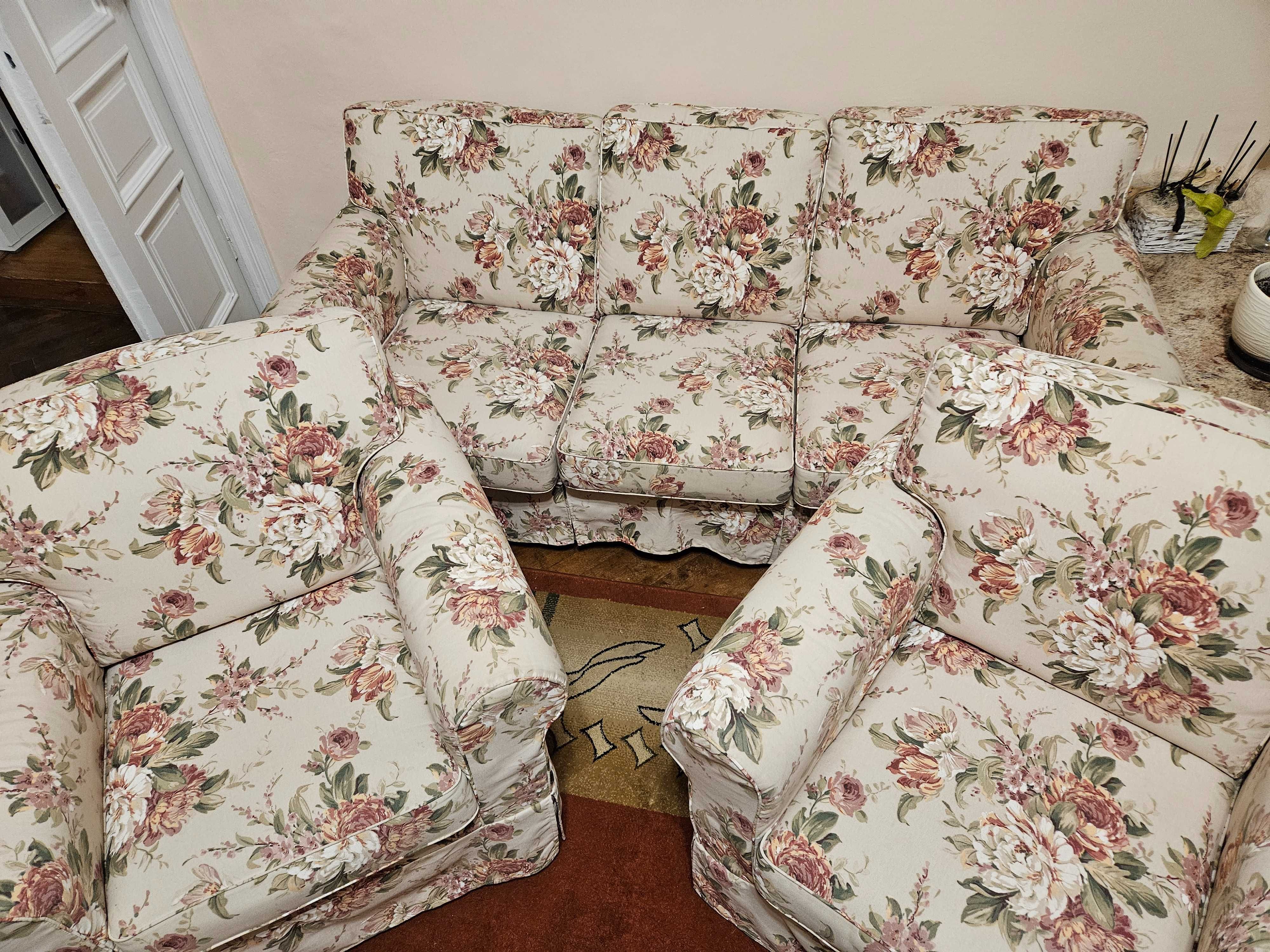 Sofa rozkładana i 2 fotele.