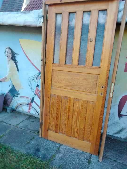 Drzwi wejściowe z ościeżnicą drewniane