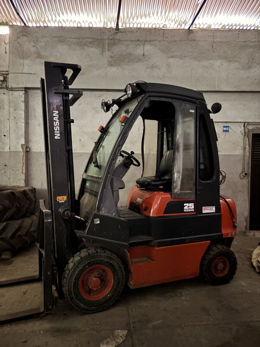 Empilhador nissan 25 Gas