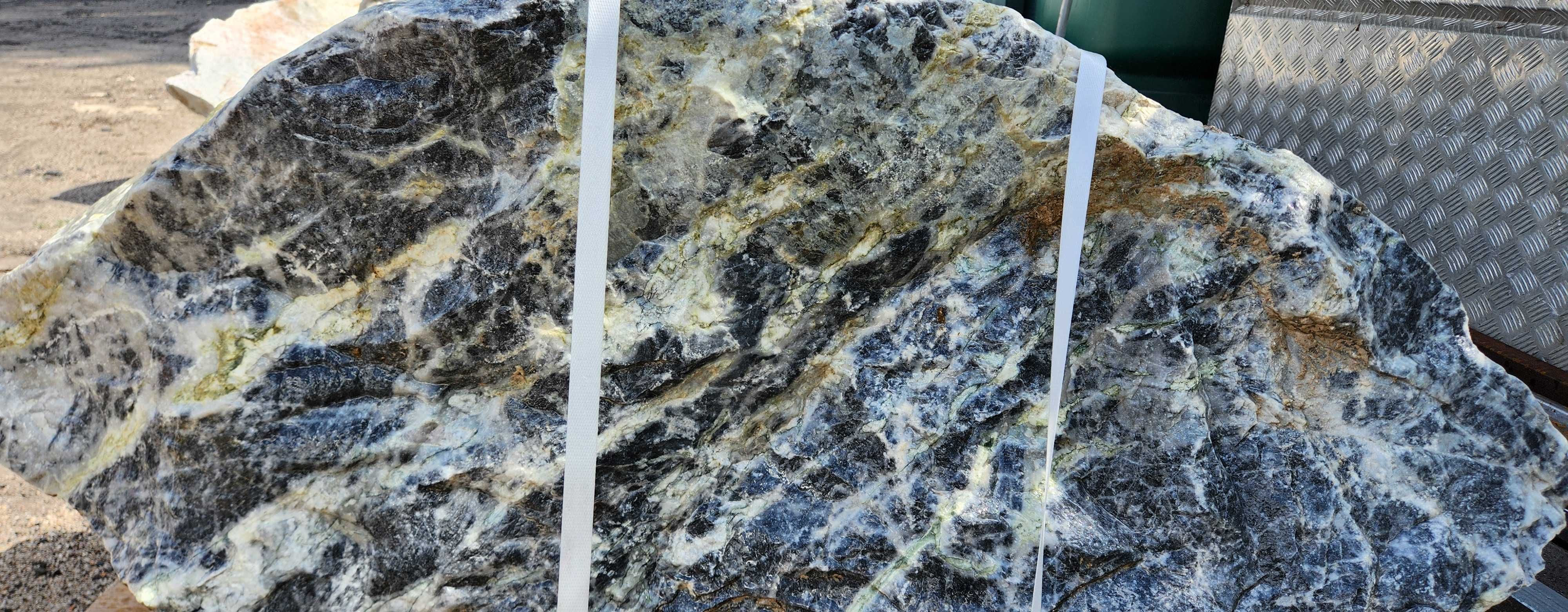 Kamień ogrodowy skała bryła ozdobna Janowicka marmur Dolomitowy