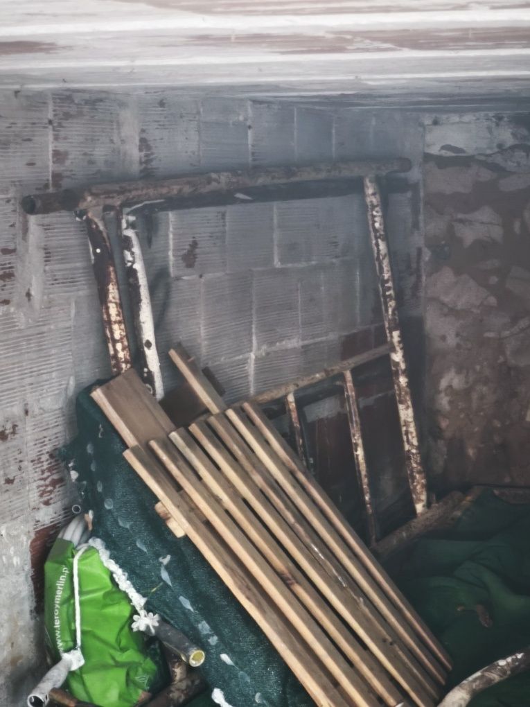 Materiais de Construção - Troco por Limpeza do Quintal e Tinta