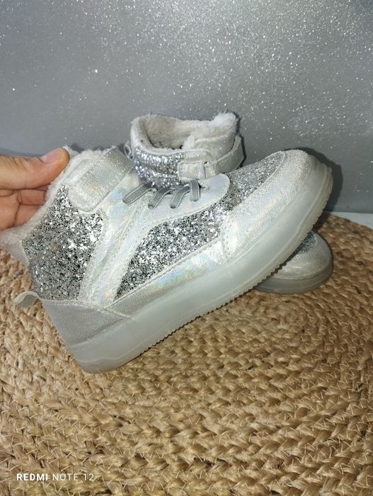 Sneakersy ocieplane na zimę zimowe świecące ociepleniem na rzepy