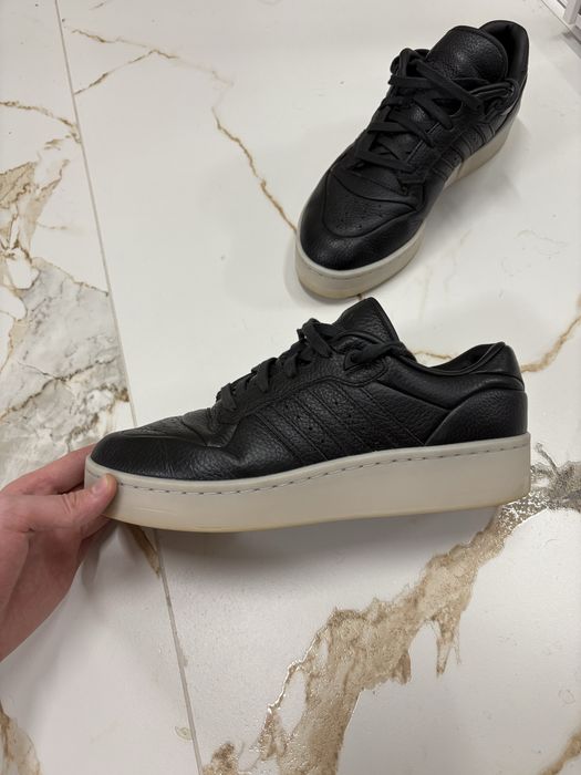 Кросівки Adidas rivalry lux low 10 UK оригінальні, в ідеалі.