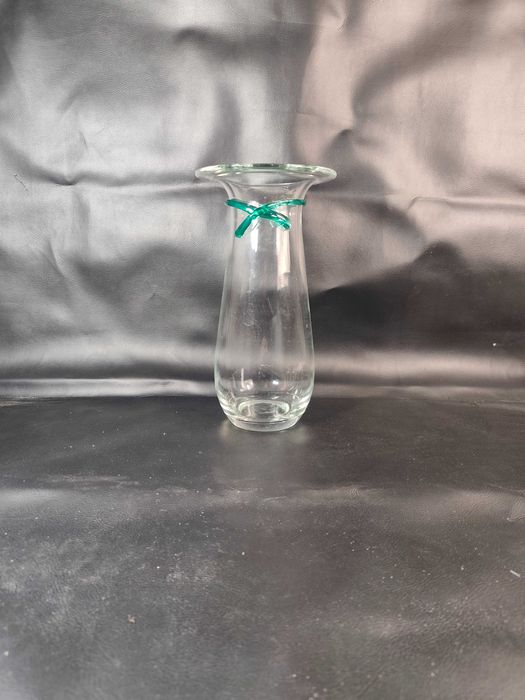 Wazon Szklany Z Szklaną Kokardą Szkło Artystyczne