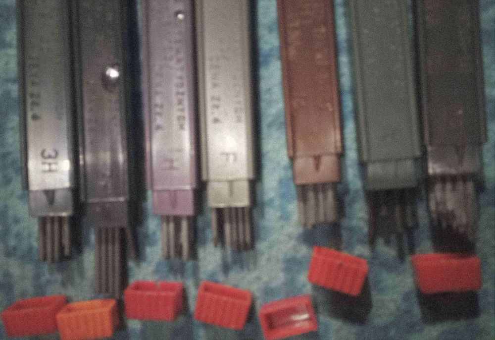 7 metalowych ołówków automatycznych 1 mm