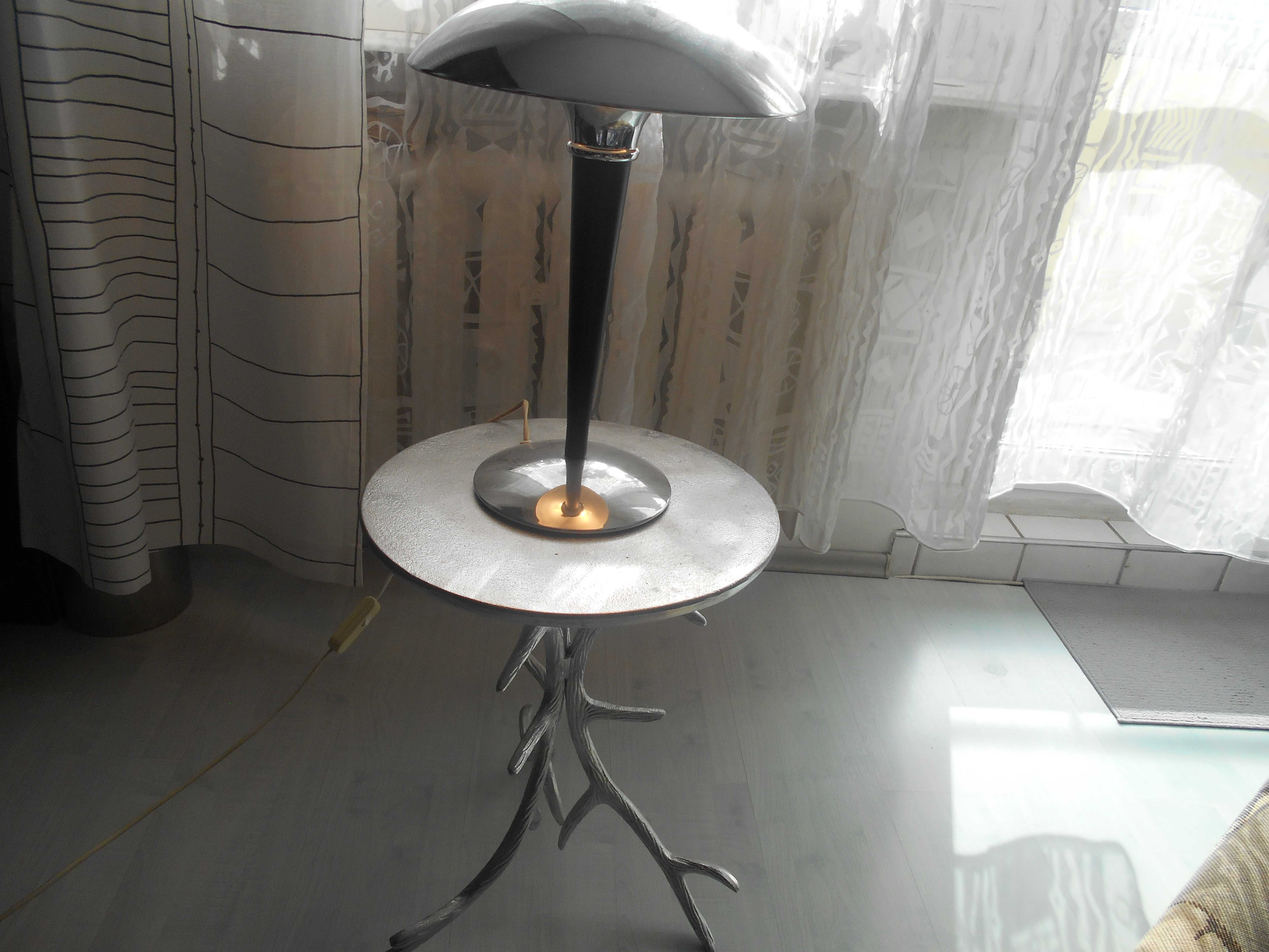 Stolik metalowy, srebrny jako stolik kawowy, nocny lub kwietnik