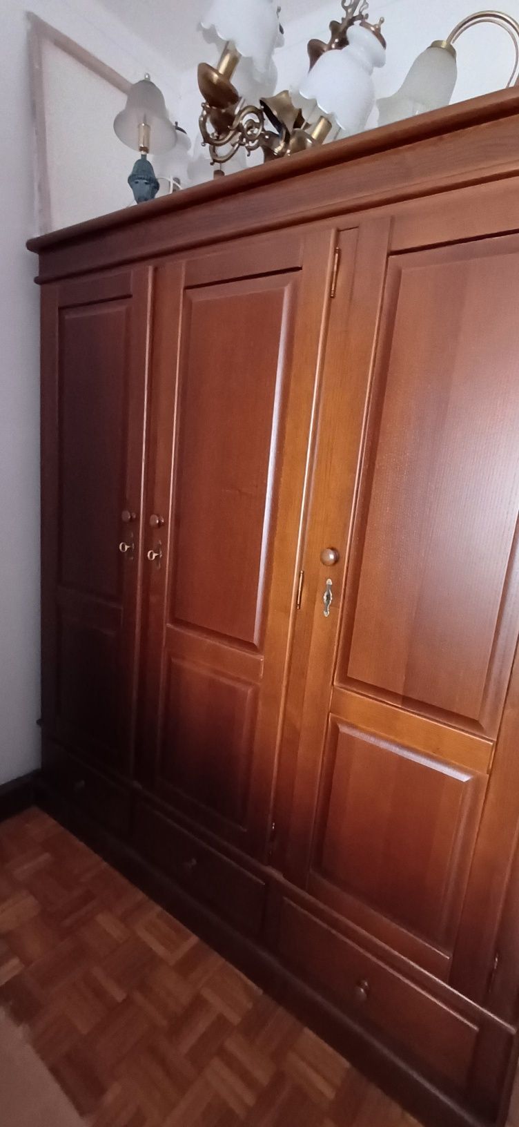 Vende-se guarda roupa