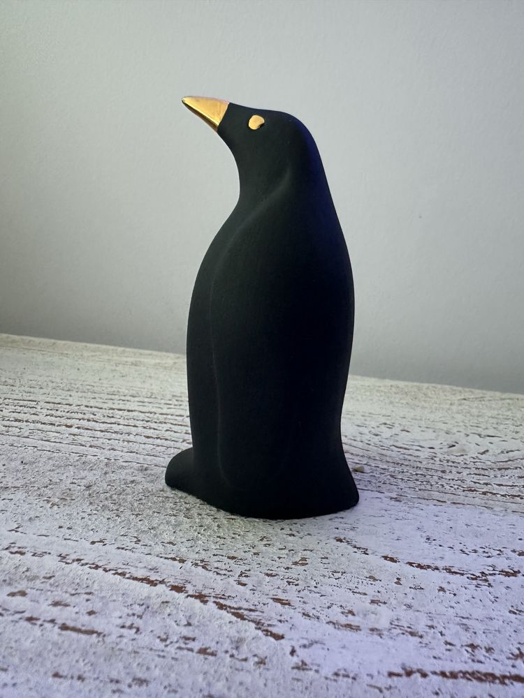 Hollohaza czarny pingwin z porcelany