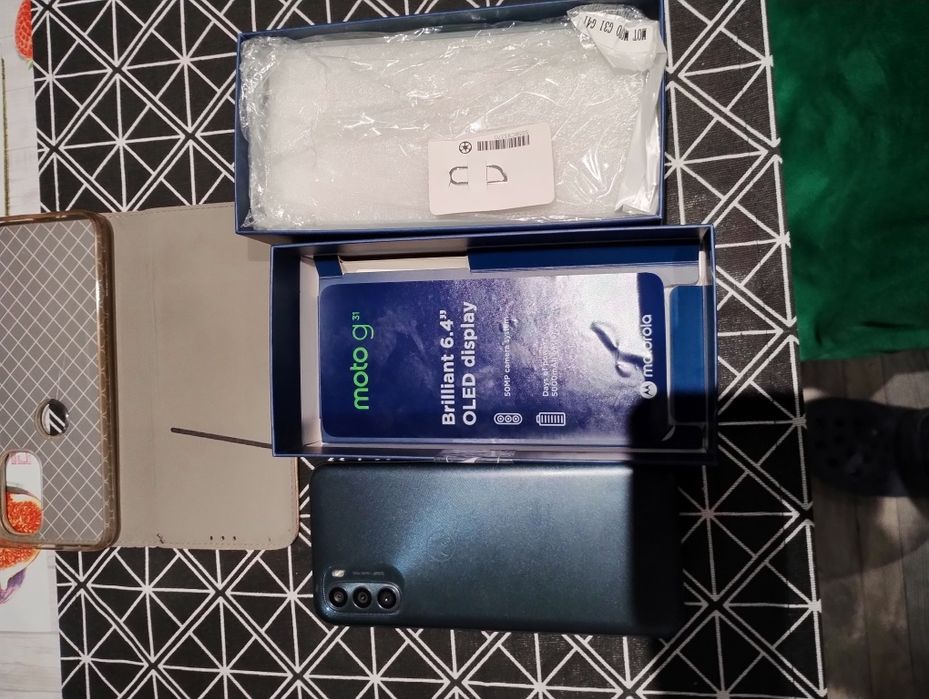 Motorola G31 z etui bardzo dobry stan