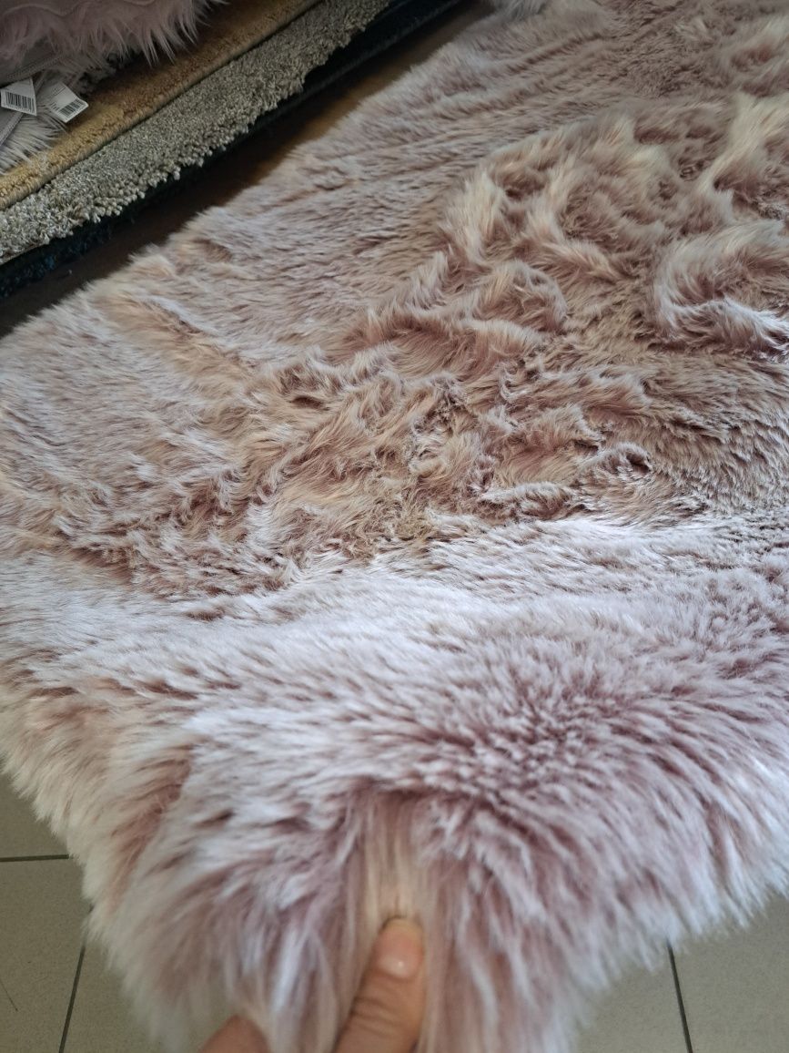 Dywan dywanik chodnik futro futrzany różowy 80x150