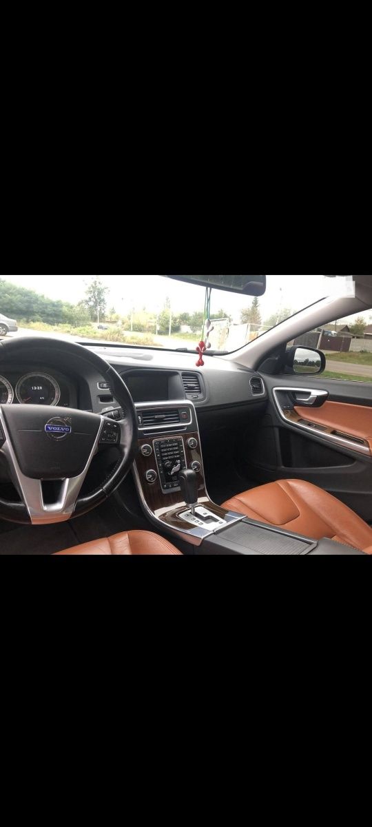 Volvo S60 T6 2012 3.0 L 6