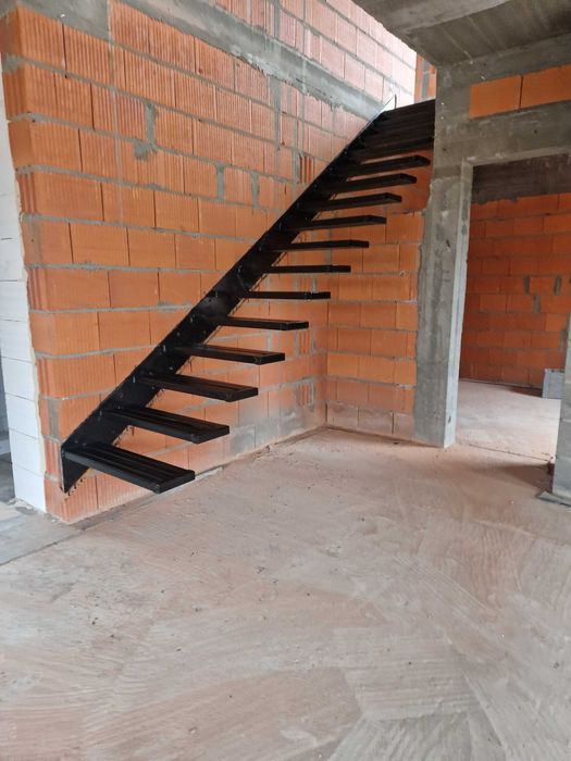 Nowoczesne schody półkowe, wspornikowe nowoczesny design