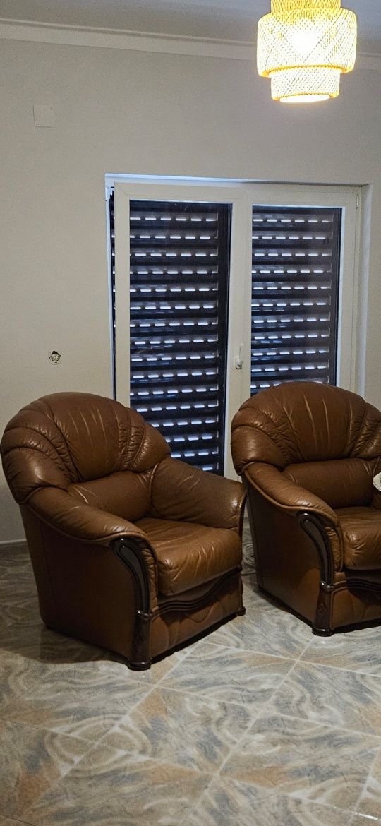 Conjunto de Sofás Clássicos – Sofá-Cama + 2 Individuais