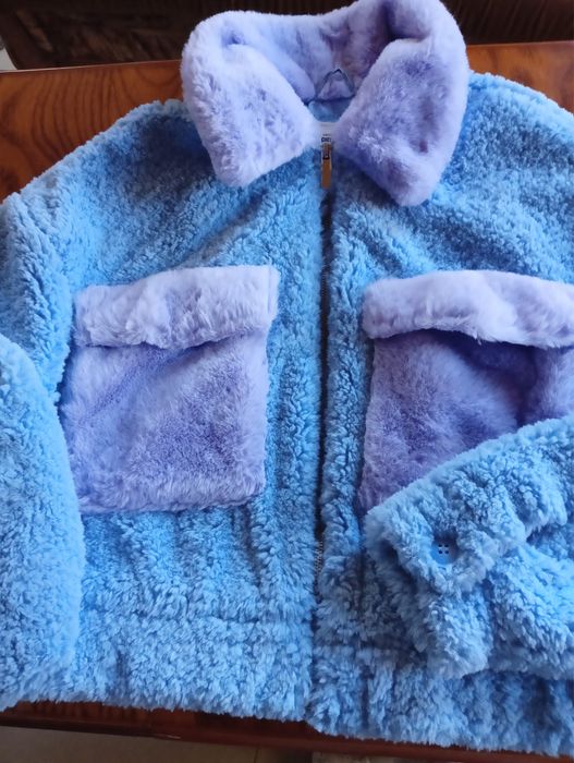 Niebiesko-fioletowe futerko