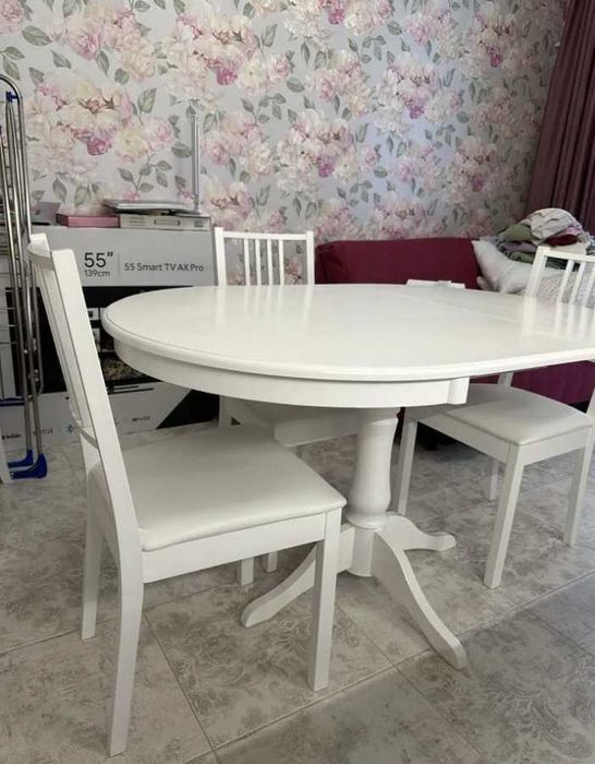 Кухонный стол и стулья