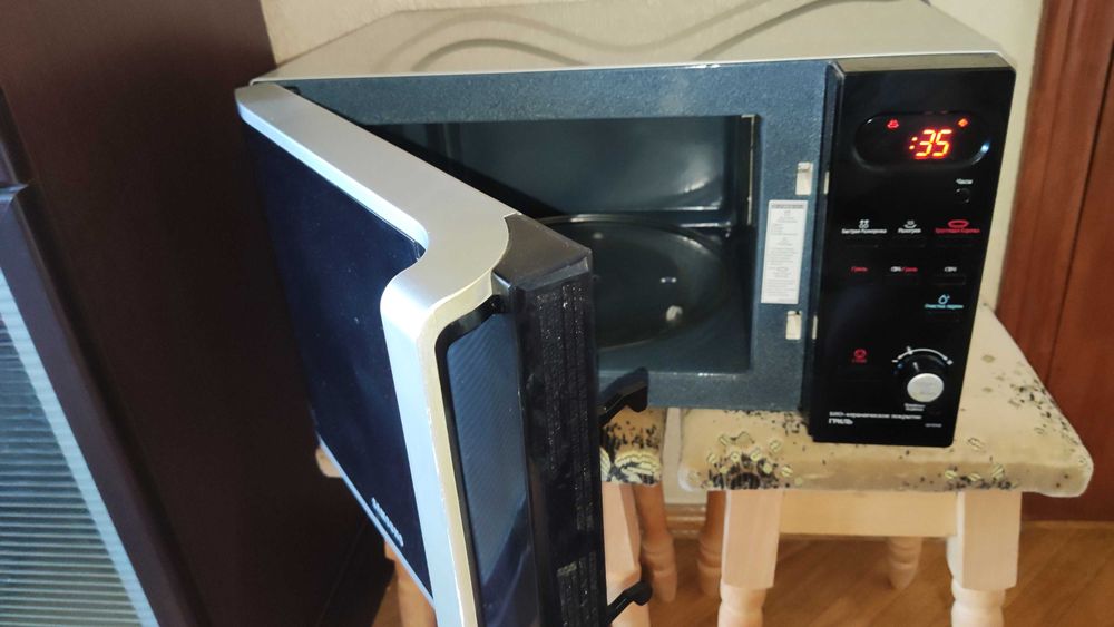 Микроволновая печь samsung GE107LR. 28л.